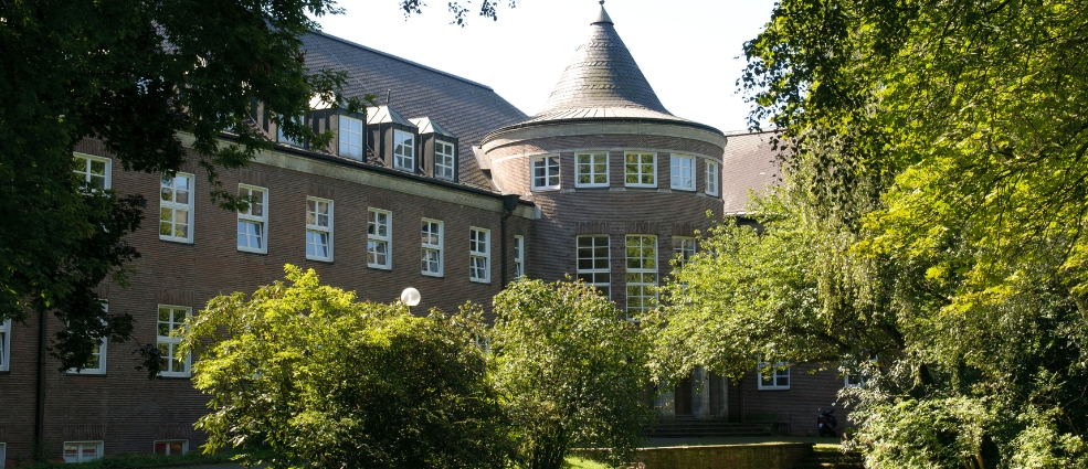 NRW School of Governance, University Duisburg Essen, Germany